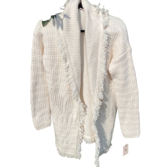 SINCERELY JULES Cozy White Fringe NWT Sweater - Picture 3 of 3